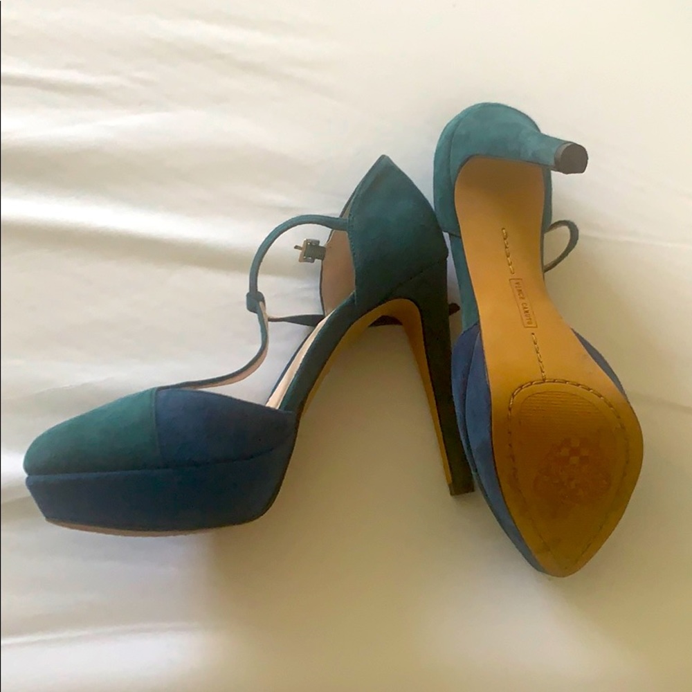 Vince Camuto akido Like New T- strap